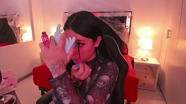 Snapshot of SusanVilla chatting on 10/23/25, 07:34 SusanVilla online show from 10/23/25, 07:34