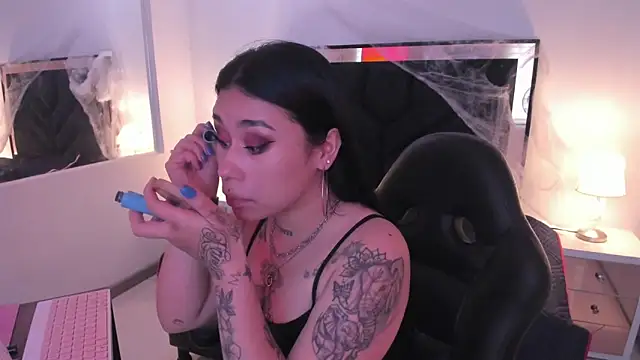 Snapshot of SusanVilla chatting on 10/24/25, 02:46 SusanVilla online show from 10/24/25, 02:46