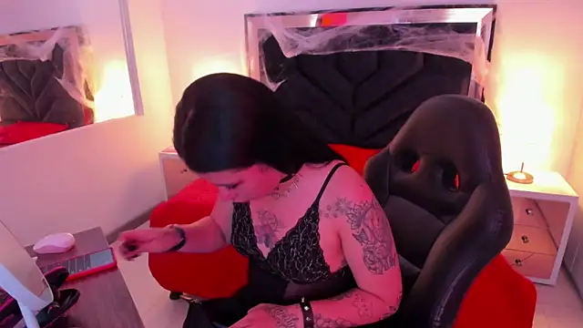 Snapshot of SusanVilla chatting on 10/28/25, 07:49 SusanVilla online show from 10/28/25, 07:49