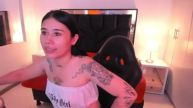 Snapshot of SusanVilla chatting on 11/14/25, 07:34 SusanVilla online show from 11/14/25, 07:34