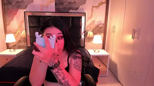 Snapshot of SusanVilla chatting on 11/18/25, 07:40 SusanVilla online show from 11/18/25, 07:40