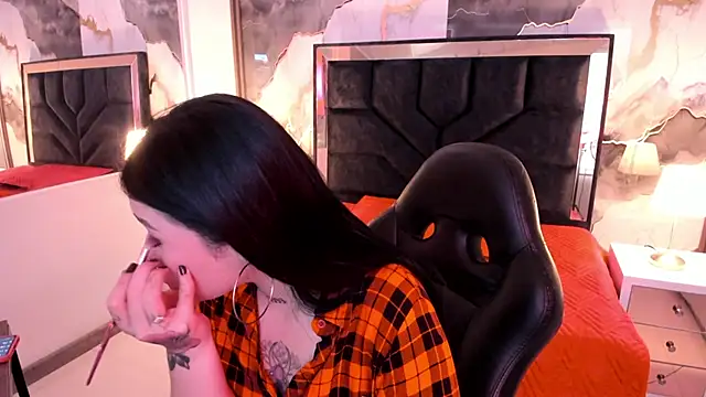 Snapshot of SusanVilla chatting on 11/19/25, 07:36 SusanVilla online show from 11/19/25, 07:36