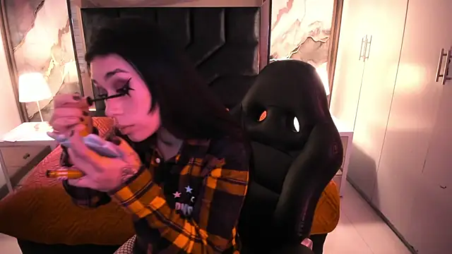 Snapshot of SusanVilla chatting on 11/21/25, 08:18 SusanVilla online show from 11/21/25, 08:18