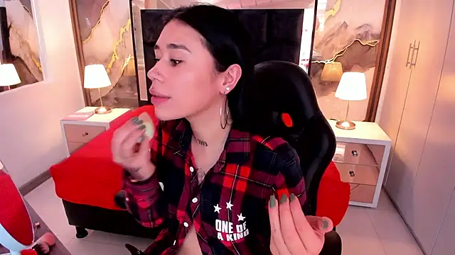 Snapshot of SusanVilla chatting on 11/26/25, 07:37 SusanVilla online show from 11/26/25, 07:37