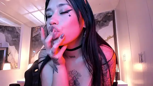 SusanVilla online show from 04/16/26, 09:39