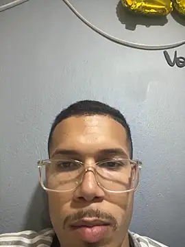 Snapshot of MCLZK chatting on 03/03/26, 10:26 MCLZK online show from 03/03/26, 10:26