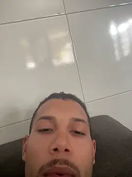 Snapshot of MCLZK chatting on 03/10/26, 06:13 MCLZK online show from 03/10/26, 06:13