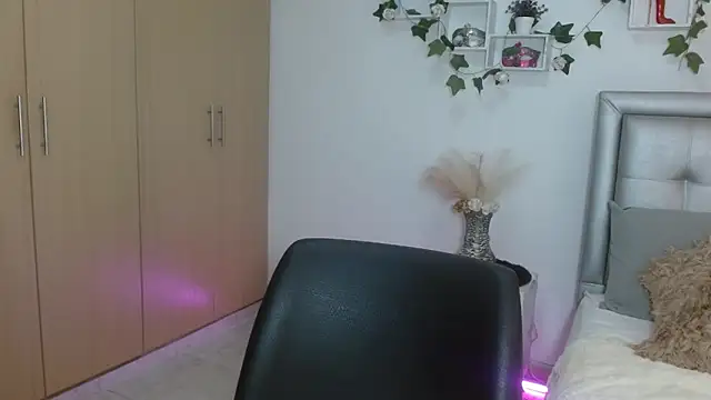 mia star 2 online show from 02/06/26, 09:23