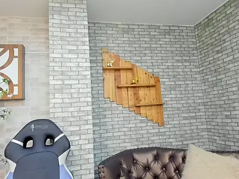 Snapshot of Alisonn_Doll chatting on 11/06/25, 12:06 Alisonn Doll online show from 11/06/25, 12:06