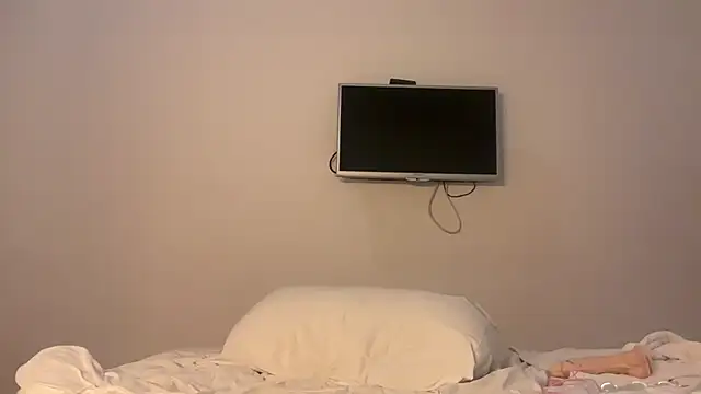 realrockybee1 online show from 11/08/25, 12:00