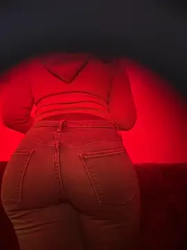 Snapshot of bellacagyal chatting on 11/23/25, 10:42 bellacagyal online show from 11/23/25, 10:42