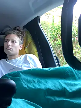 GoldenPussy1329 online show from 10/13/25, 08:47