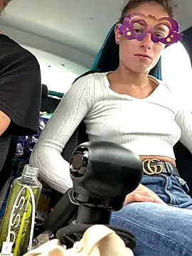 GoldenPussy1329 online show from 10/15/25, 10:04