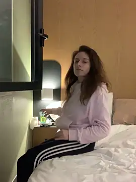 GoldenPussy1329 online show from 02/10/26, 10:03