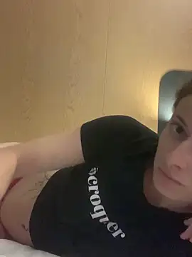 GoldenPussy1329 online show from 04/29/26, 09:21