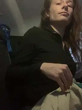 GoldenPussy1329 online show from 05/06/26, 07:19