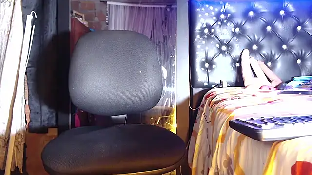 taylor hot85 online show from 11/16/25, 11:10