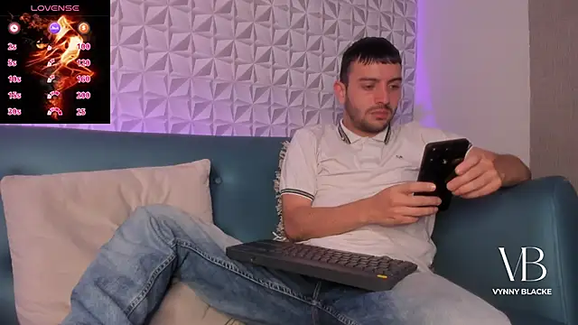 VynnyBlacke  online show from 11/13/25, 07:24