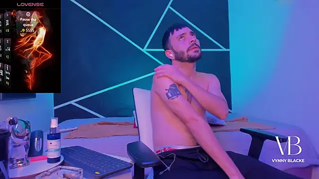 VynnyBlacke  online show from 12/20/25, 09:22