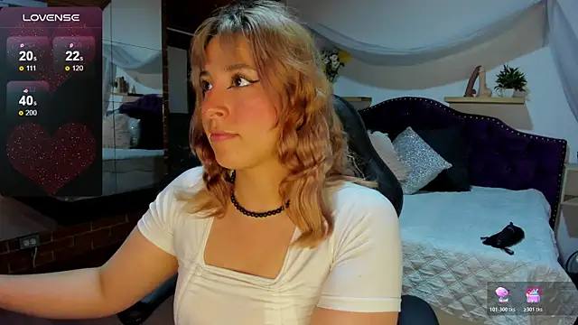 sophialyh 1 online show from 10/30/25, 12:39