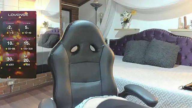 sophialyh 1 online show from 12/17/25, 12:33