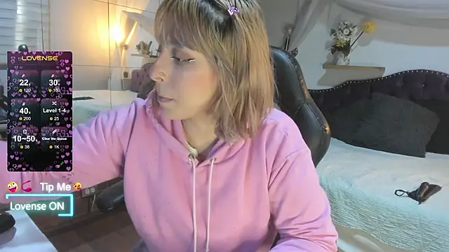 sophialyh 1 online show from 02/19/26, 12:45