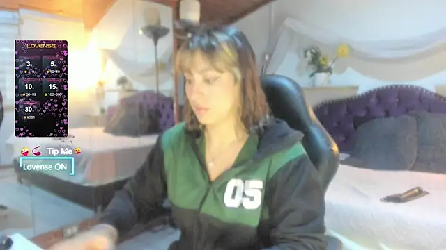 sophialyh 1 online show from 05/23/26, 12:31
