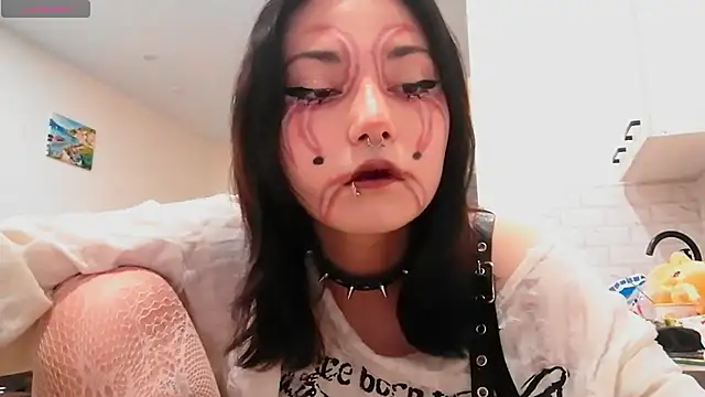 Snapshot of Beeping_Creature chatting on 10/11/25, 05:00 Beeping Creature online show from 10/11/25, 05:00