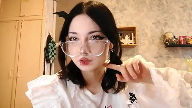 Snapshot of Beeping_Creature chatting on 10/26/25, 06:30 Beeping Creature online show from 10/26/25, 06:30