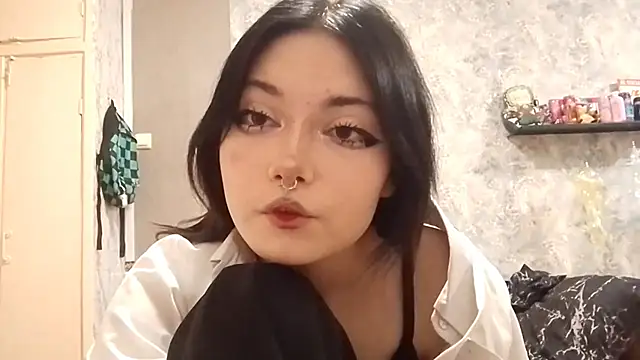 Snapshot of Beeping_Creature chatting on 11/02/25, 01:02 Beeping Creature online show from 11/02/25, 01:02