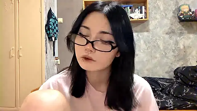 Snapshot of Beeping_Creature chatting on 11/12/25, 03:01 Beeping Creature online show from 11/12/25, 03:01