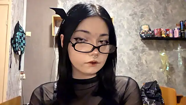 Snapshot of Beeping_Creature chatting on 11/17/25, 04:13 Beeping Creature online show from 11/17/25, 04:13