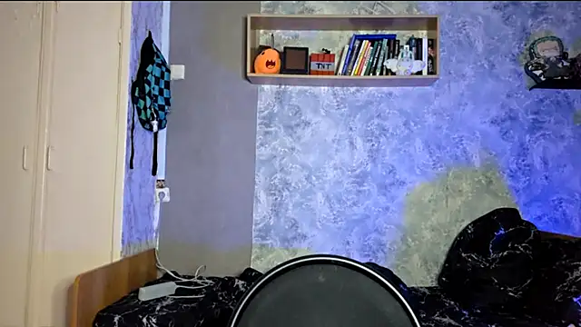 Snapshot of Beeping_Creature chatting on 11/23/25, 05:13 Beeping Creature online show from 11/23/25, 05:13