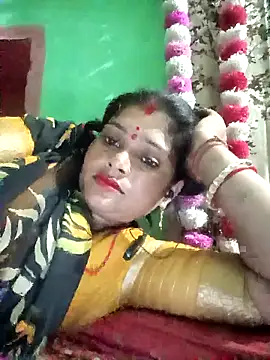 Snapshot of Na_shreya chatting on 10/19/25, 03:23 Na shreya online show from 10/19/25, 03:23