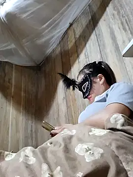 Tuyet xx online show from 10/04/25, 02:04