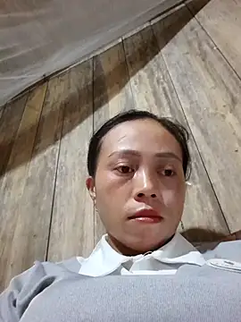 Tuyet xx online show from 10/17/25, 12:41