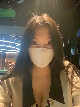 Snapshot of xiaojiu-6 chatting on 10/21/25, 05:30 xiaojiu-6 online show from 10/21/25, 05:30