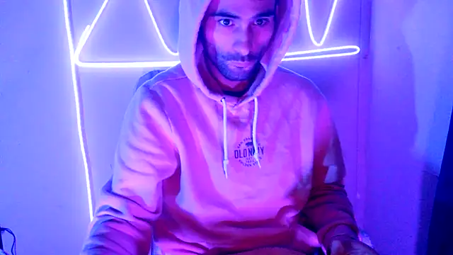 Snapshot of highinhtxx chatting on 11/15/25, 08:22 highinhtxx online show from 11/15/25, 08:22