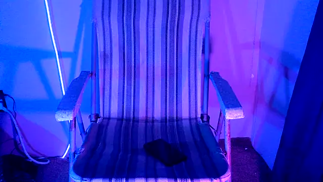 Snapshot of highinhtxx chatting on 11/16/25, 09:48 highinhtxx online show from 11/16/25, 09:48