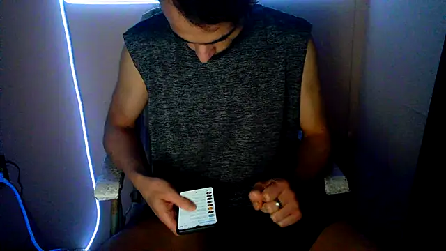 Snapshot of highinhtxx chatting on 11/17/25, 09:37 highinhtxx online show from 11/17/25, 09:37