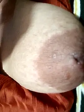 Hotmommax online show from 10/09/25, 05:22