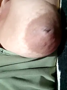 Hotmommax online show from 11/02/25, 06:21