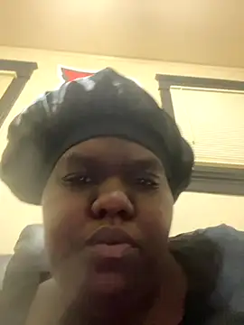 Snapshot of Angelslays chatting on 10/24/25, 10:44 Angelslays online show from 10/24/25, 10:44