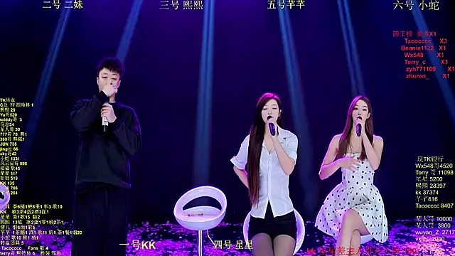 Snapshot of Comebaby-007 chatting on 12/19/25, 01:23 Comebaby-007 online show from 12/19/25, 01:23