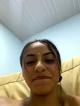 Snapshot of miluwatson chatting on 11/20/25, 02:34 miluwatson online show from 11/20/25, 02:34