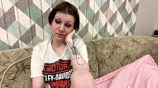 RebelKitsune online show from 11/29/25, 06:11