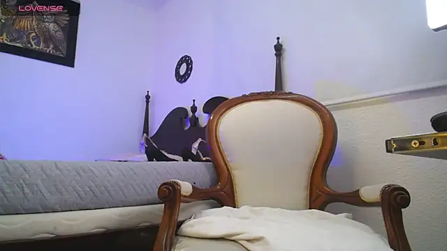 chloe  Jones  online show from 11/26/25, 01:01