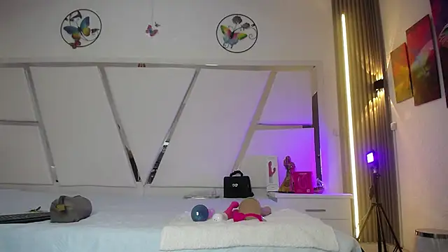 chloe  Jones  online show from 06/01/26, 12:51