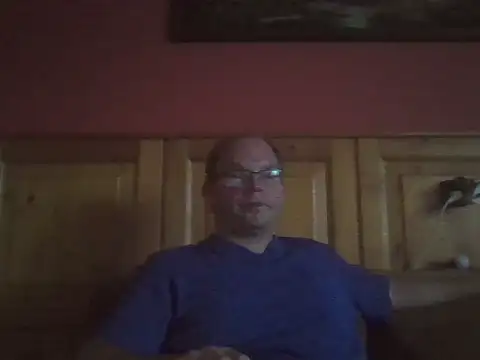 Snapshot of Rado2812 chatting on 09/30/25, 03:28 Rado2812 online show from 09/30/25, 03:28