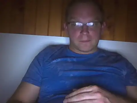 Snapshot of Rado2812 chatting on 10/06/25, 07:00 Rado2812 online show from 10/06/25, 07:00